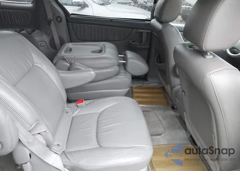 2010 Toyota Sienna Xle from USA, damaged, VIN 5TDDK4CC9AS031528